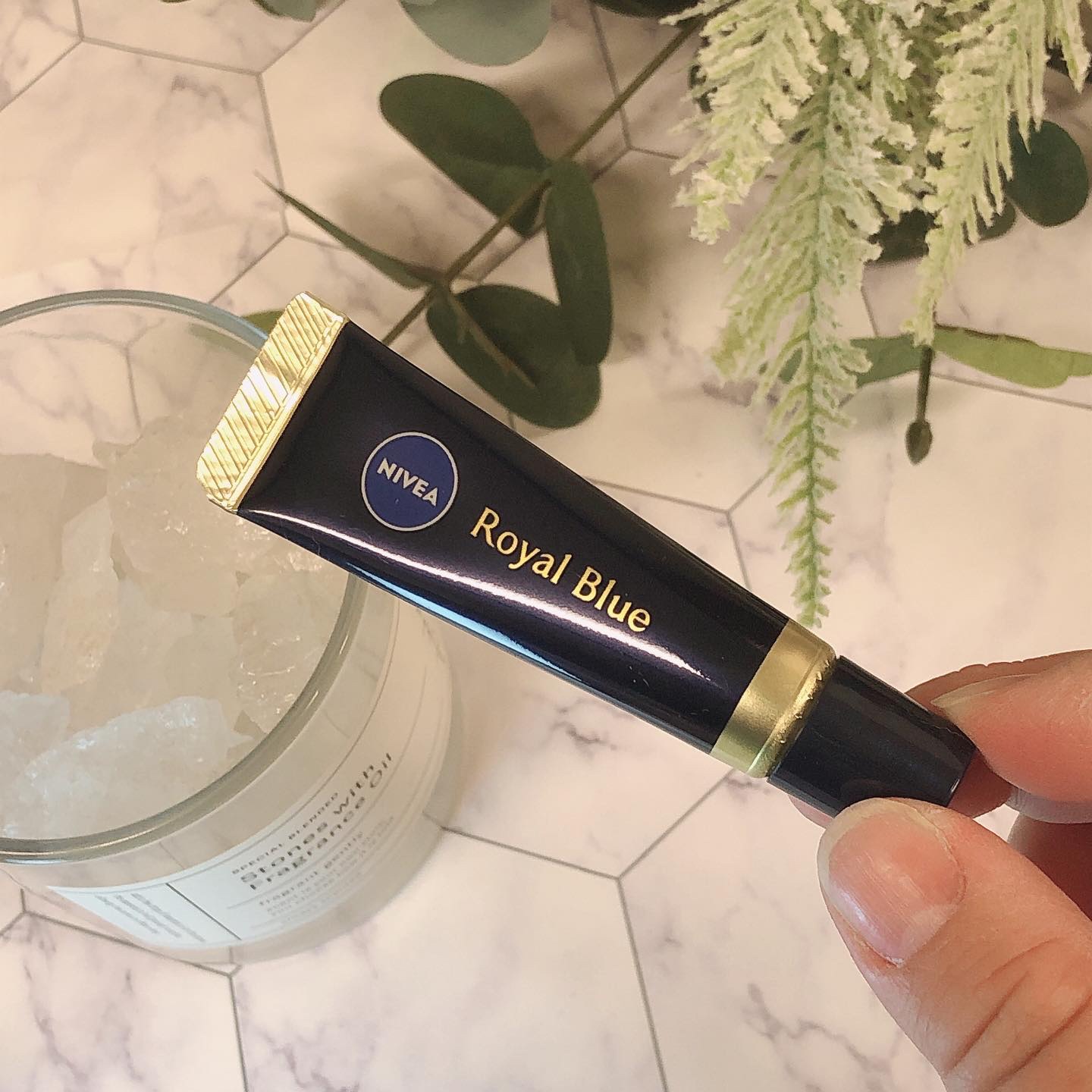 ニベア　ロイヤルブルーリップ　濃密美容ケア/ニベア/リップ美容液を使ったクチコミ（2枚目）