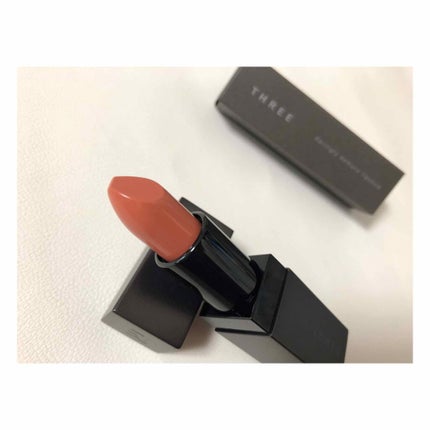 デアリングリィデミュアリップスティック/THREE/口紅を使ったクチコミ(3枚目)