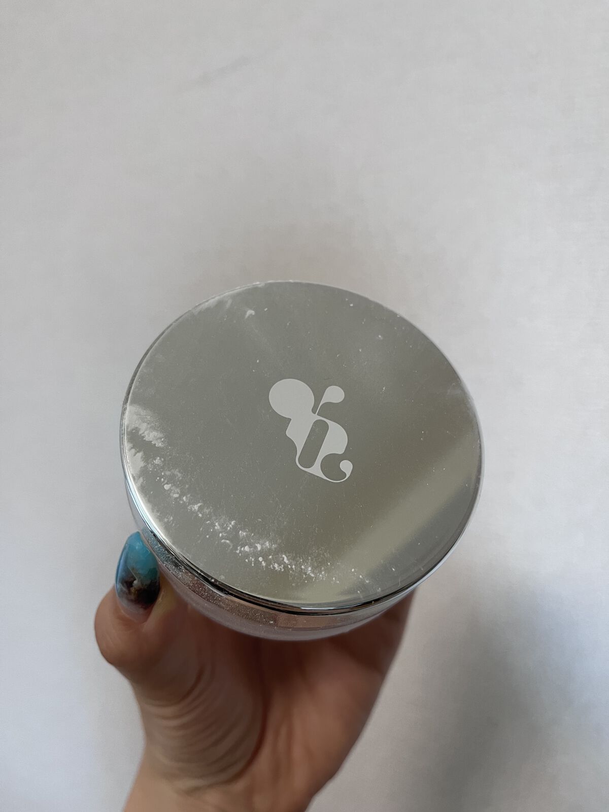 mgb skin グロウスキンパウダーのクチコミ「mgb skin
グロウスキンパウダー
購入して箱をあけたらすごい粉飛び！！
新品でこの感じは.....」（1枚目）