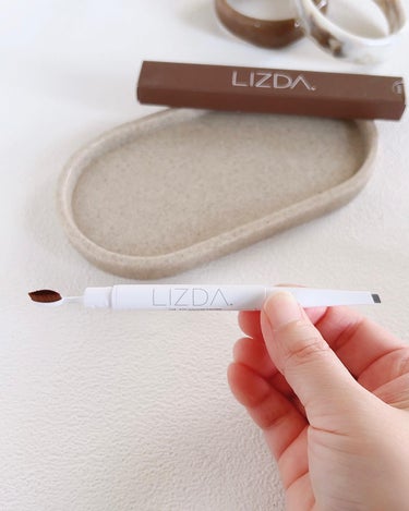 LIZDA ディテールフィットフラットアイブロウのクチコミ「・
・
韓国最新メイクブランドの
歯ブラシ型アイブロウでふんわり眉を叶えたい✨️

@lizd.....」（2枚目）