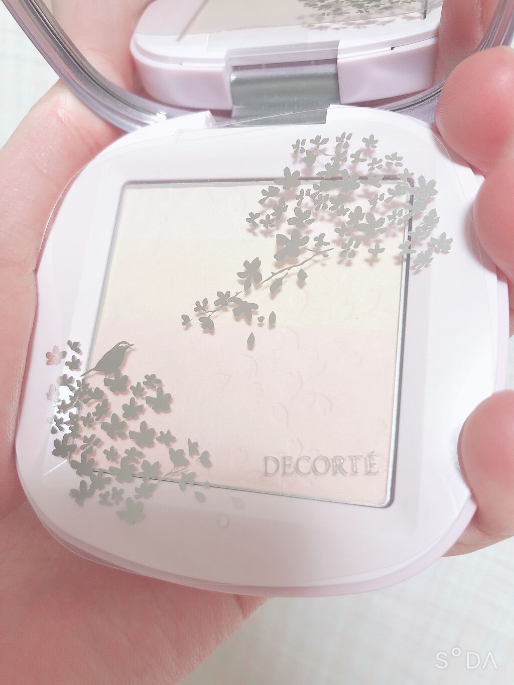 トーンアップ パウダー/DECORTÉ/プレストパウダーを使ったクチコミ（3枚目）