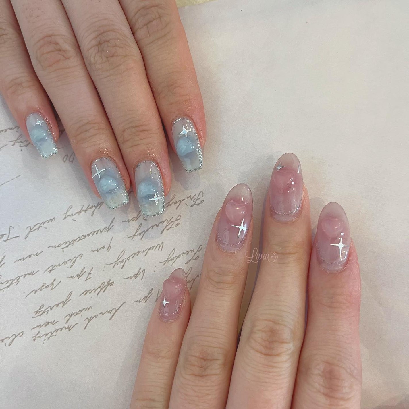 Iuna. Mizuki on LIPS 「.色違いに💙💖#nail#nailstagram#gelnai..」(1枚目)