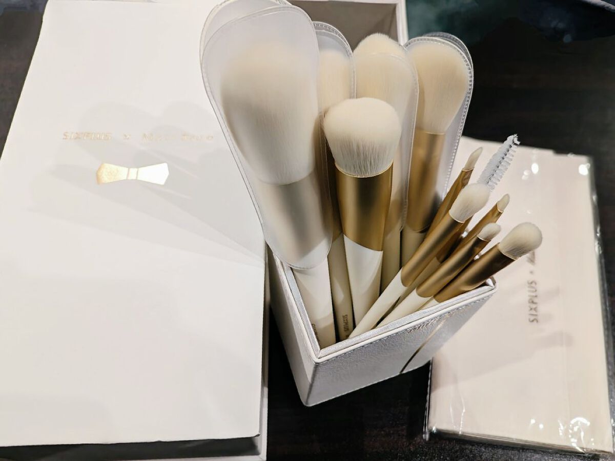 SIXPLUS X MATT ROSE メイクブラシ11本セット/SIXPLUS/メイクブラシを使ったクチコミ（1枚目）