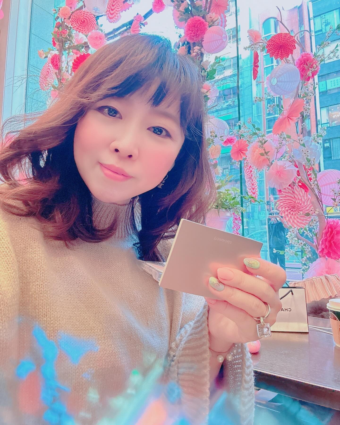 #PR #花王

美肌ファンデ💖

ひと塗りで、均一に密着
顔全体で明るさをチャージしたような肌に✨

ブライトチャージ パウダー

ひと塗りで、ぱっと明るく
きれいな仕上がり😍

粉っぽさ、ムラつきがあまりなくていい💕

ぴたぴた密