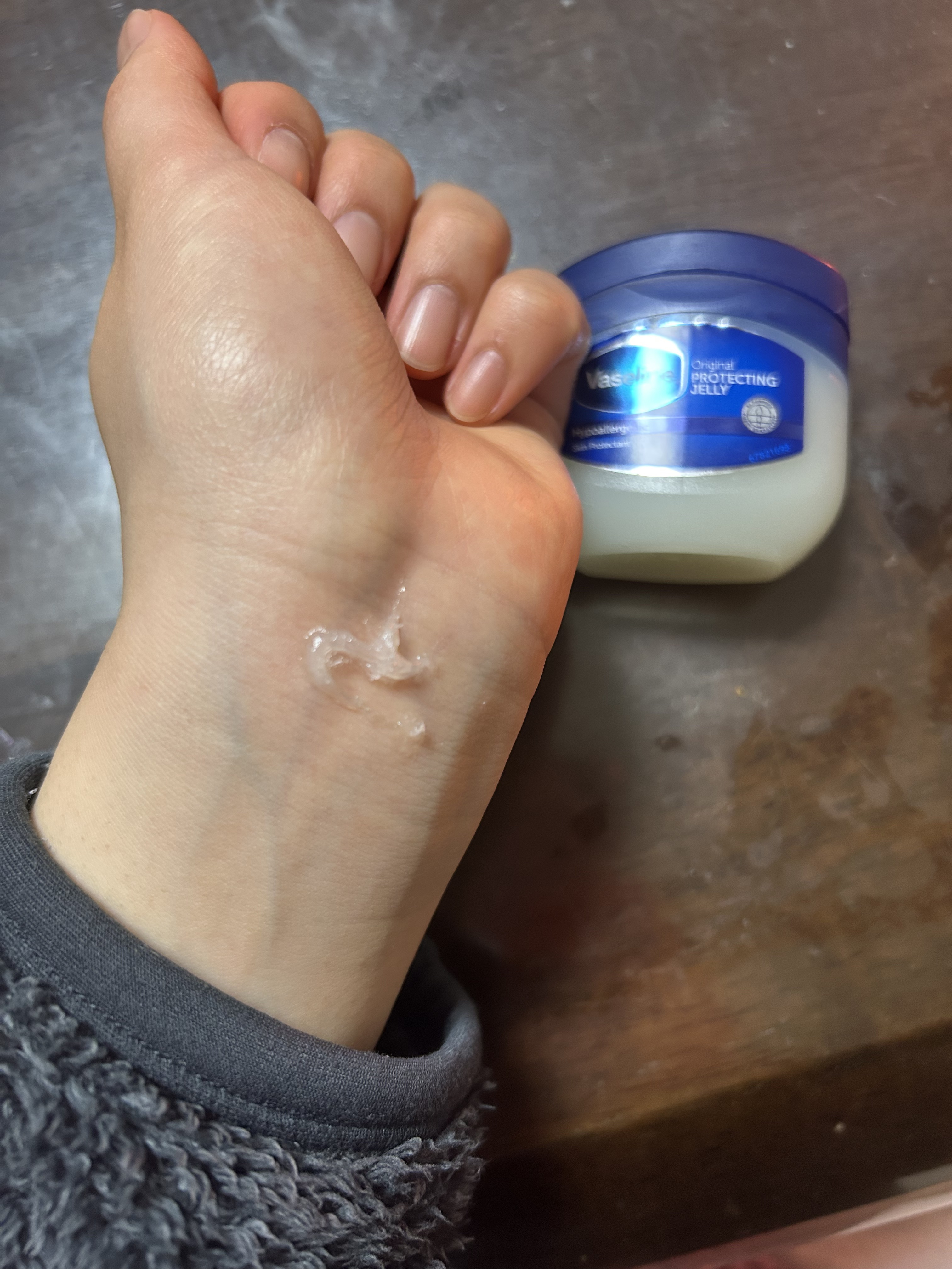 オリジナル ピュアスキンジェリー 40g/ヴァセリン/ボディクリームを使ったクチコミ（2枚目）