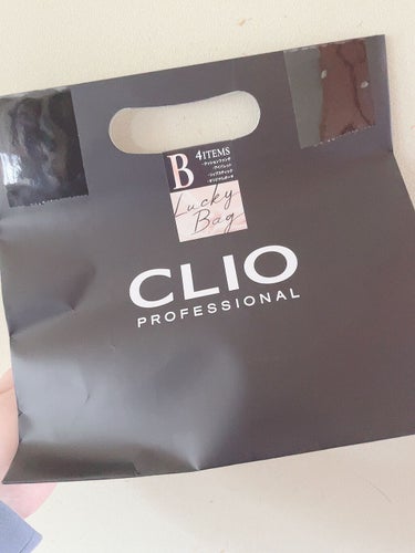 今年もCLIOの福袋買ってきました！
自分的にランダムのリップの色は勝ち✌️
CLIOのプロアイパレットは他の色は持ってたけど欲しかったので！！
来年も買おうかな🤔