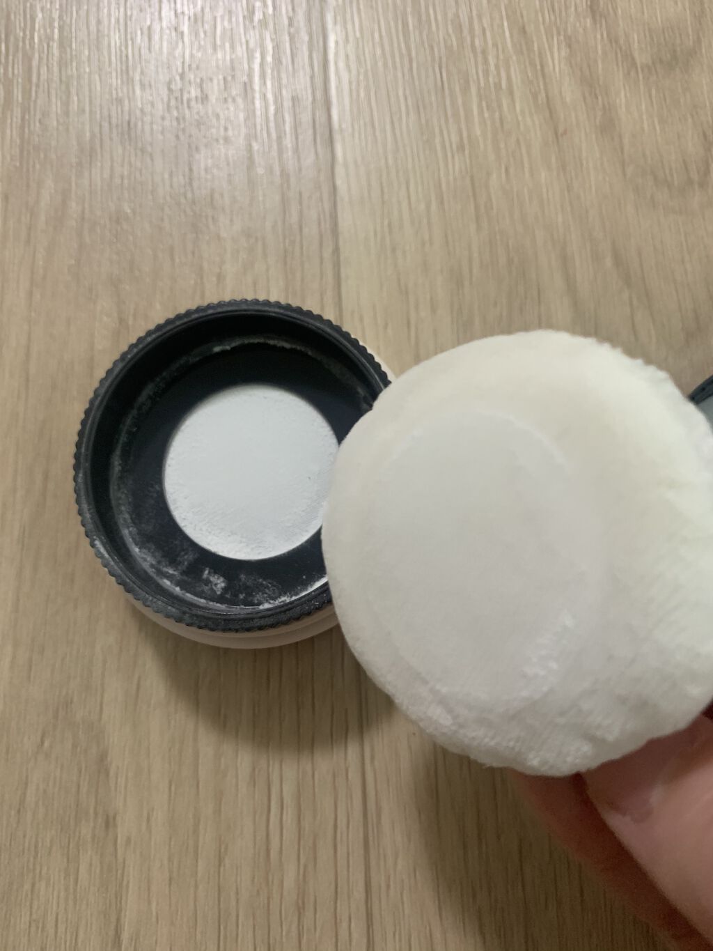 innisfree ポアブラー パウダーのクチコミ「隠れた名品🎉💕

皆さん、ひとつは持っている
大人気のノーゼバムパウダーよりオススメ👏✨

私.....」（3枚目）