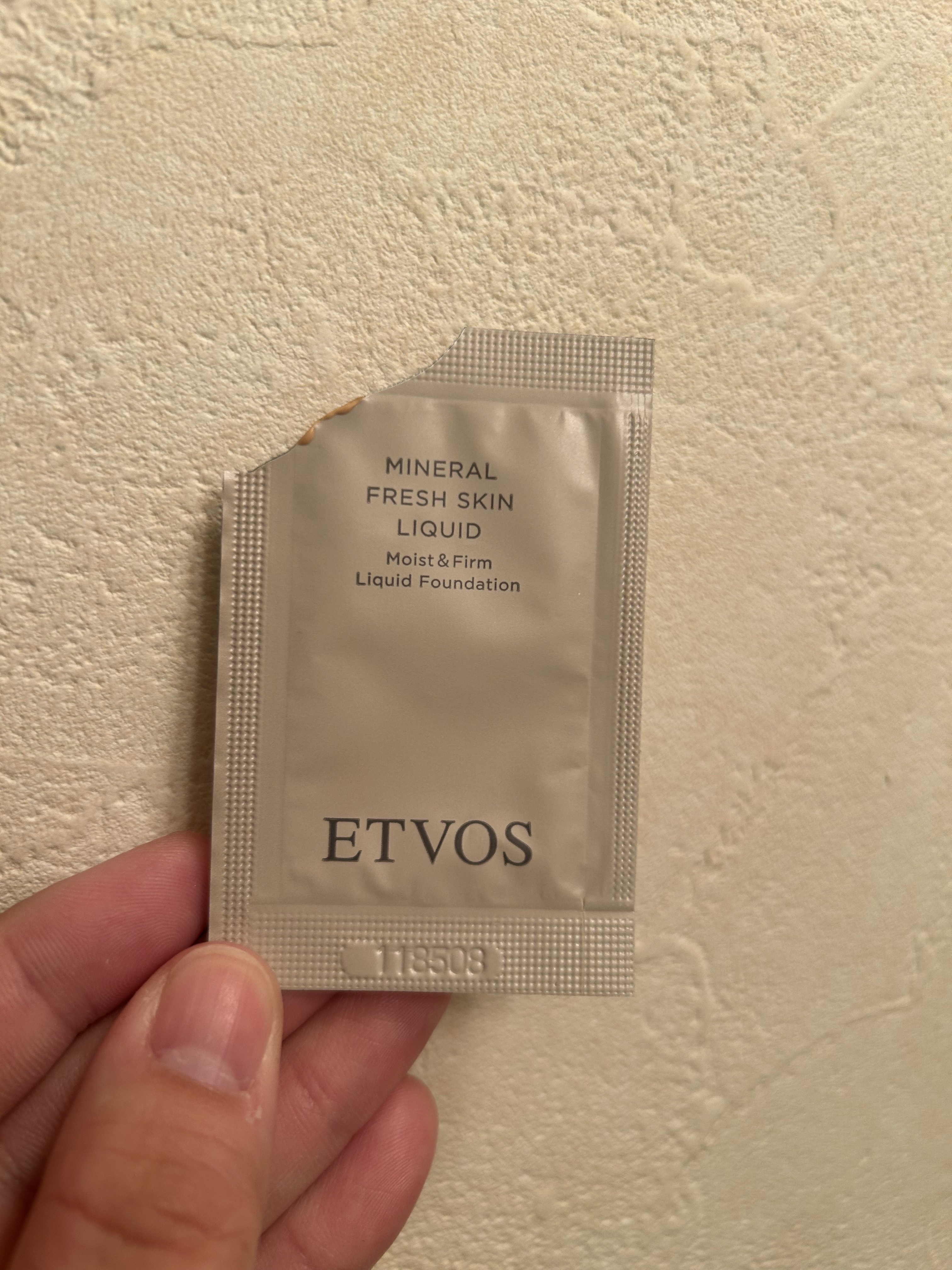 ミネラルフレッシュスキンリキッド/エトヴォス/リキッドファンデーションを使ったクチコミ（1枚目）