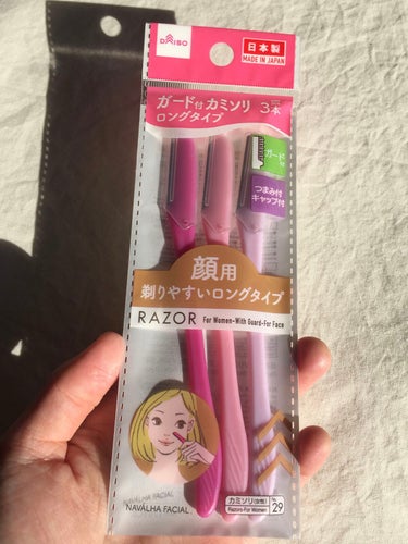 DAISO カミソリ ロングタイプのクチコミ「DAISO ガード付き カミソリ ロングタイプ/

いつもはドラストでよく見るシックのやつを使.....」（1枚目）