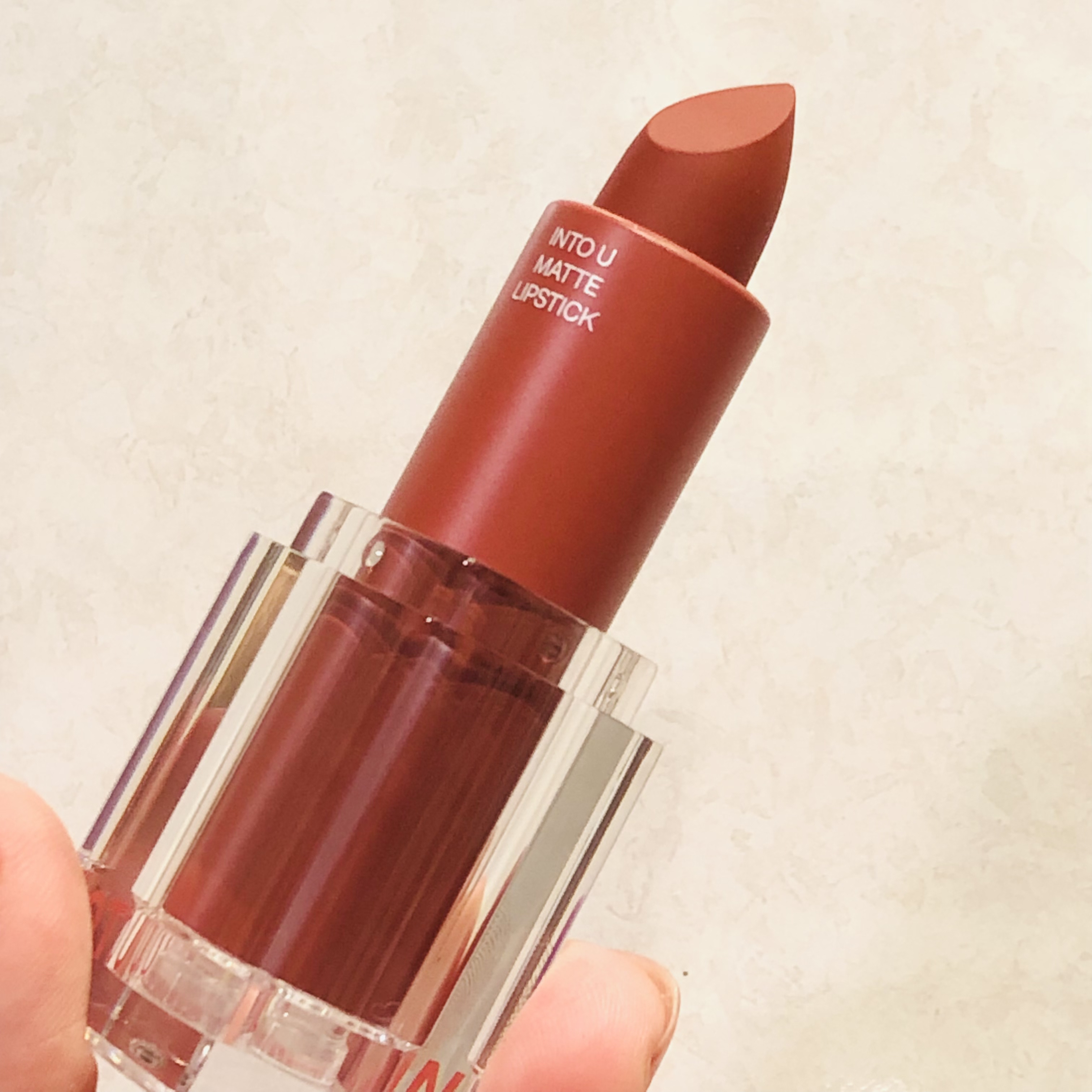 フェザーマットリップスティック/INTO U/口紅を使ったクチコミ（2枚目）