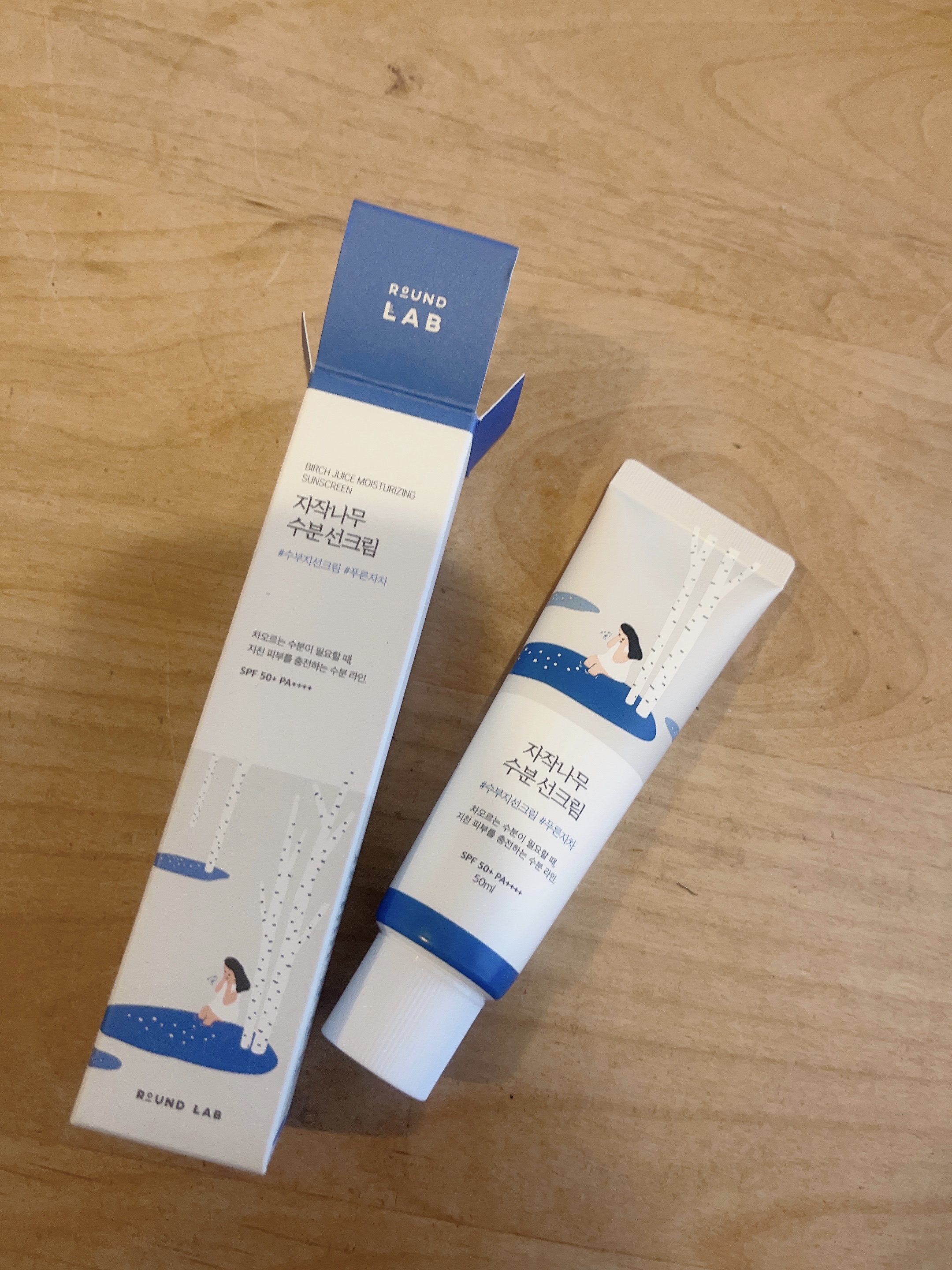 ◾️ROUND LAB💙
水分たっぷりなサンクリーム。
乳液っぽくて塗りやすくて好き。
ベタつかないし、匂いもなくて
メイク前に使うのにも良き👌

 #おもち肌スキンケア 
#ROUND LAB
#白樺水分uvクリーム
#韓国コスメ
#