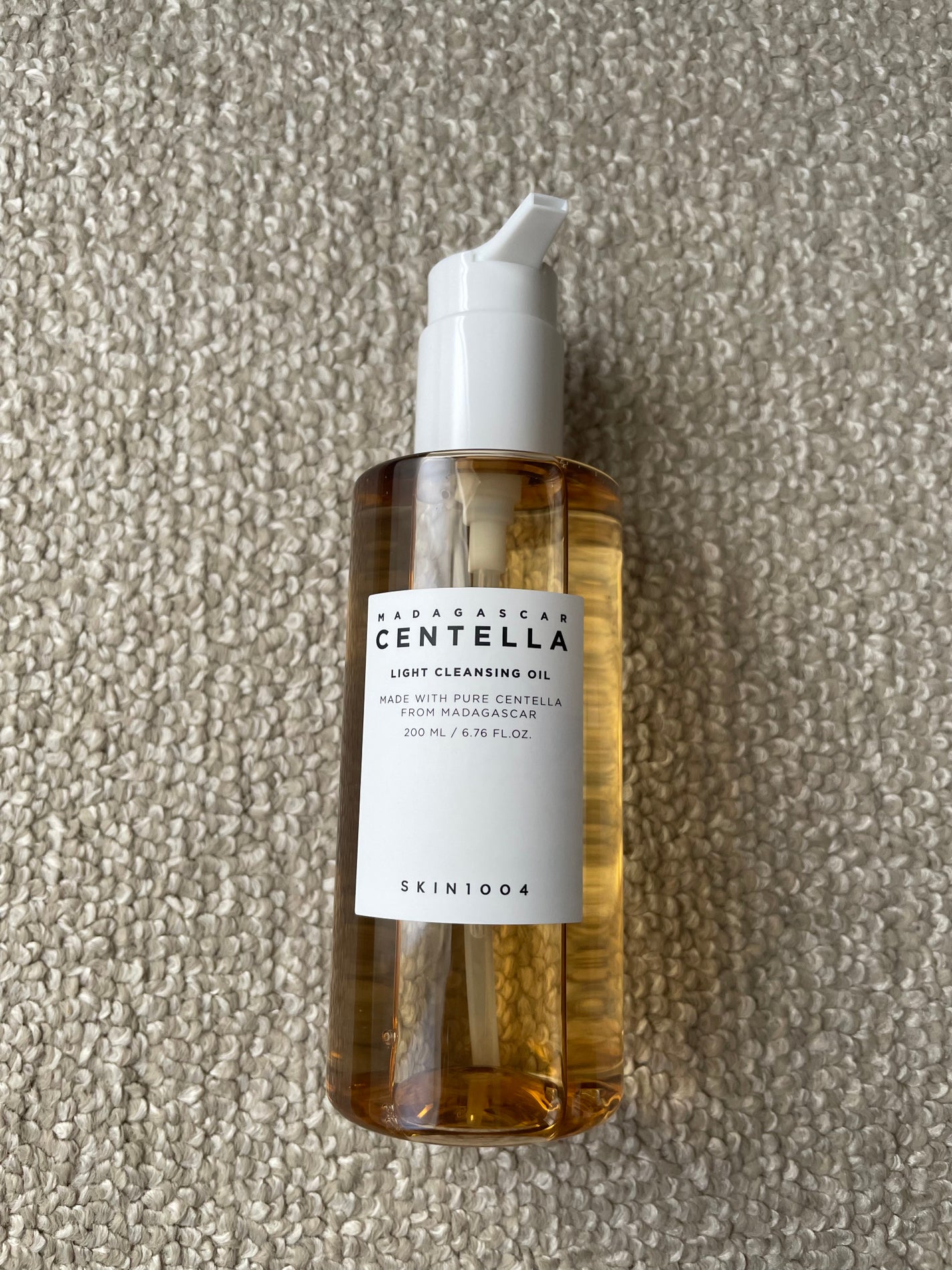 TOY on LIPS 「手にとってみるとかなりサラっとしたオイルクレンジングです。普段..」(1枚目)