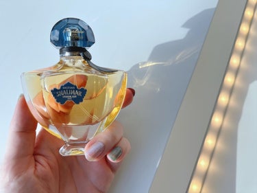 GUERLAIN シャリマー ミレジム イリスのクチコミ「🐝
シャリマー ミレジム イリス
アイリスが主役のミレジム。
 
付けてすぐは爽やかな香りなの.....」（2枚目）