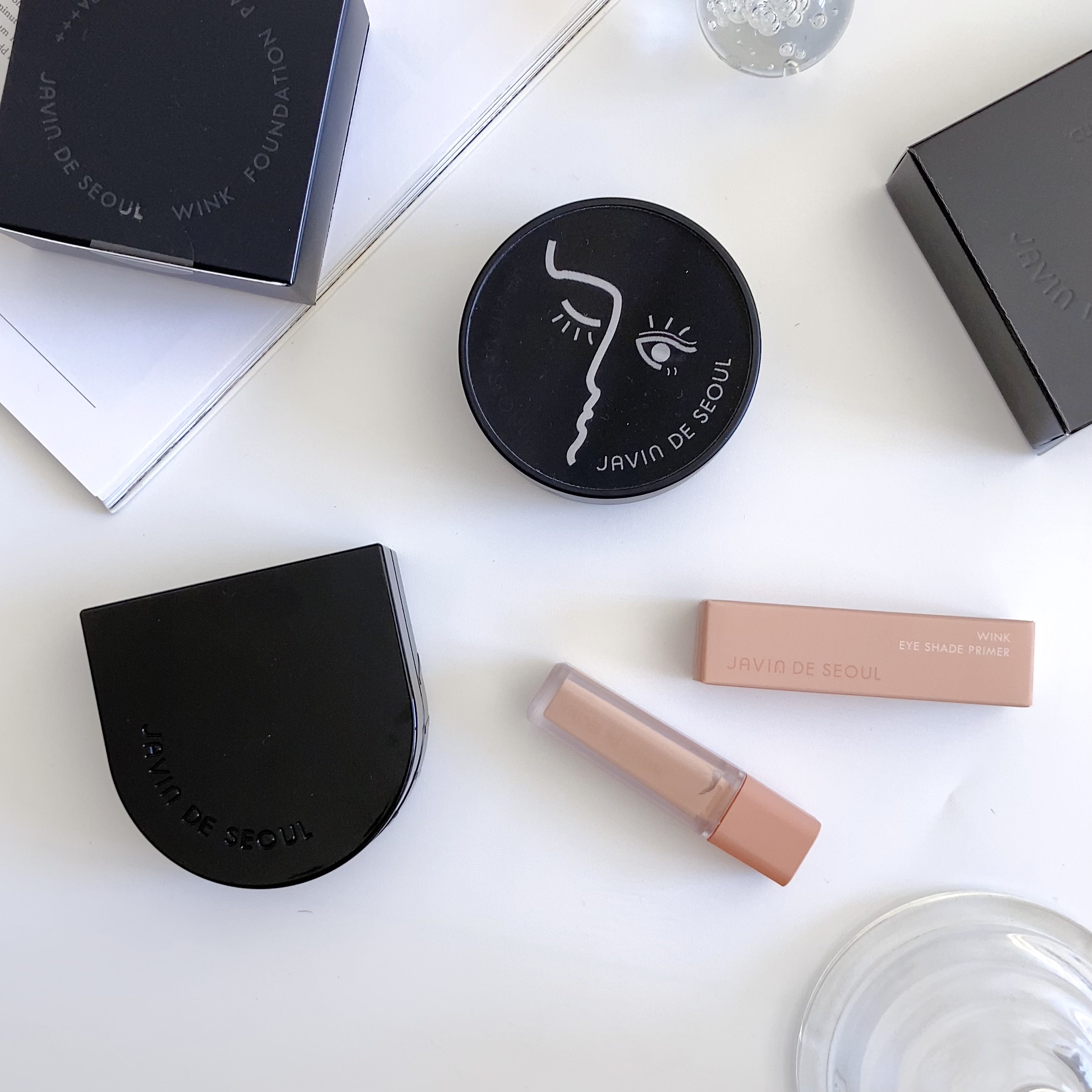 ジャビンドゥソウル
のアイテムを3種類レビュー✍️
 ︎︎

⌇ ウィンクアイシェードプライマー
⌇ 01 ペールジンジャー

アイシャドウベースとしてはもちろんのこと、
アイカラーやチークなどマルチに使えるアイテム🫶
ふんわりとした