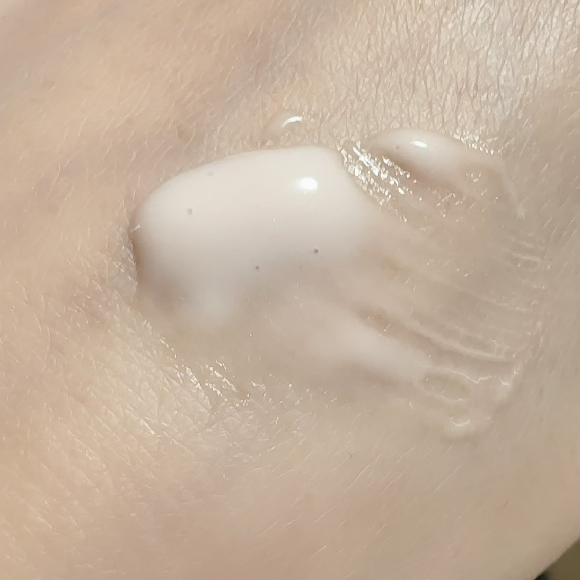 ピュア キャンバス パワー プライマー スーパーチャージド エッセンス/ローラ メルシエ/化粧下地を使ったクチコミ（2枚目）