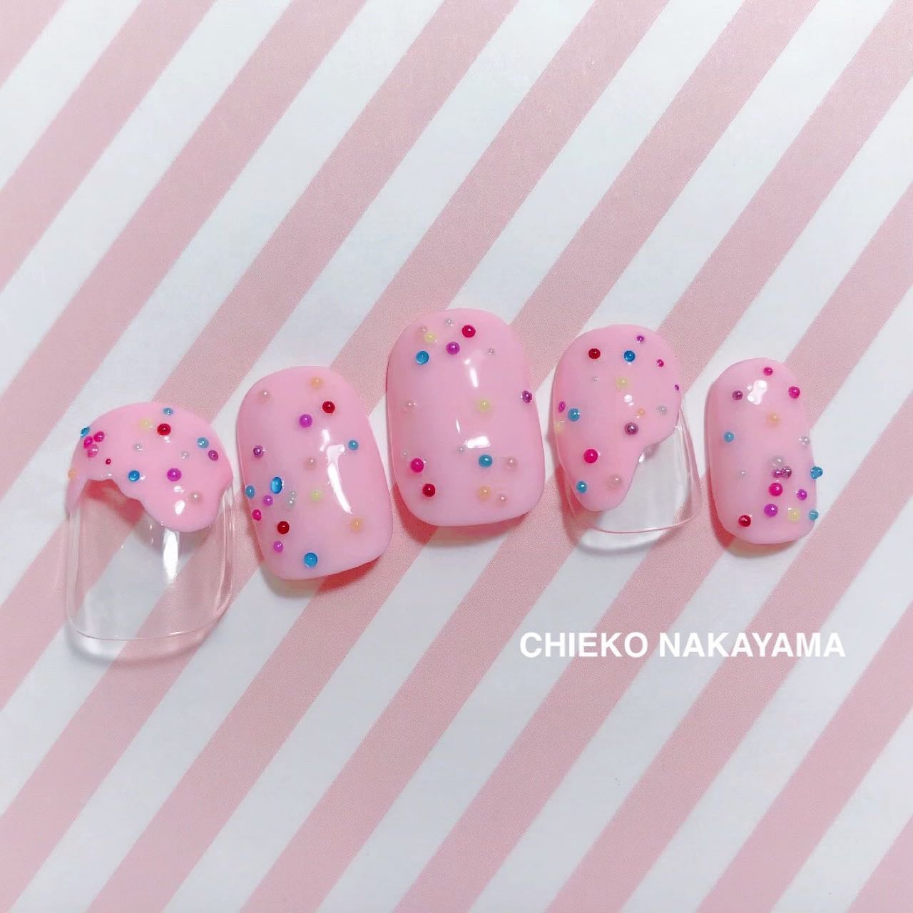 なかやまちえこ on LIPS 「TOPPINGSUGER🧁⠀365日ネイル46日め⠀アラザンみ..」(1枚目)