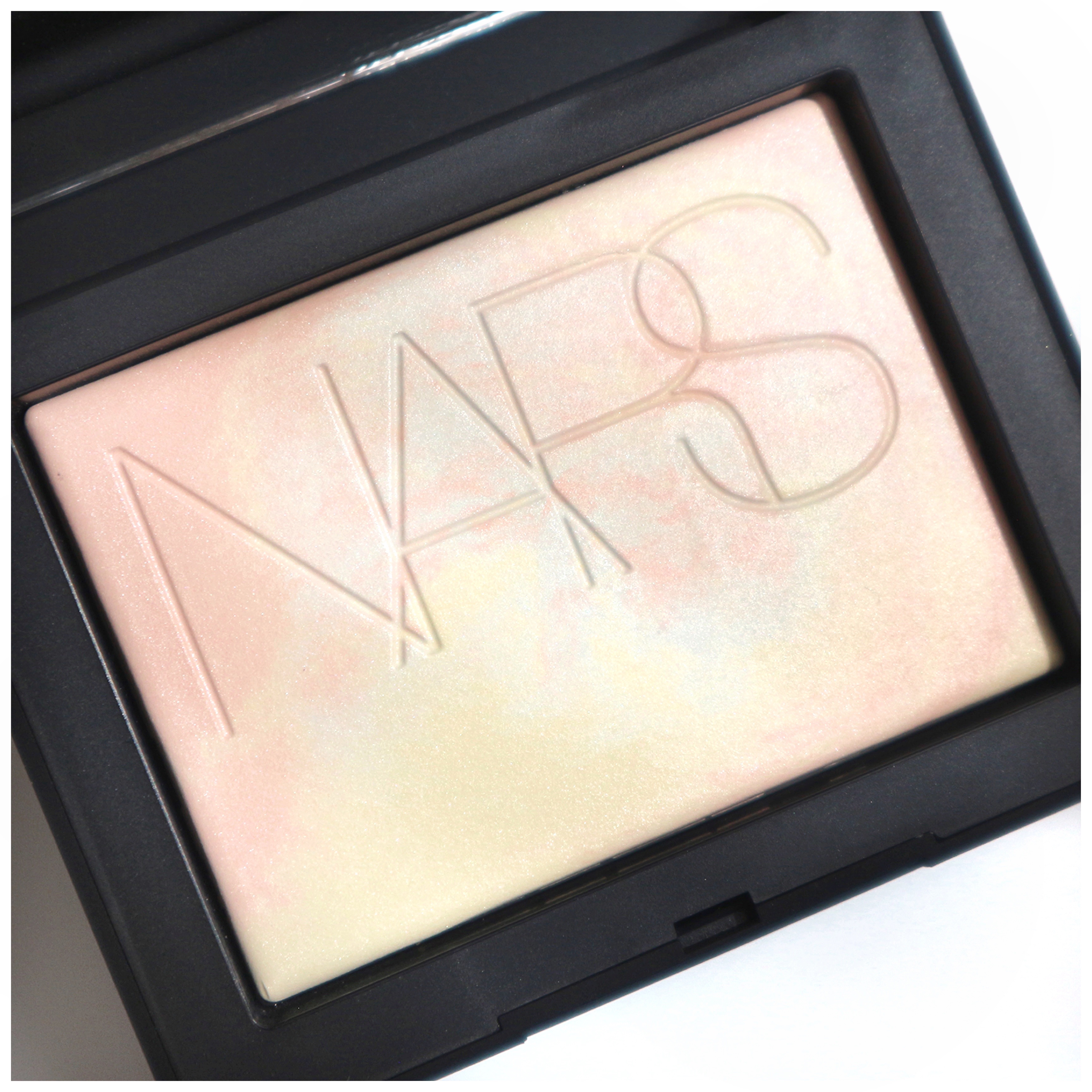 ライトリフレクティング プリズマティックパウダー MOONWAVE/NARS/プレストパウダーを使ったクチコミ（2枚目）