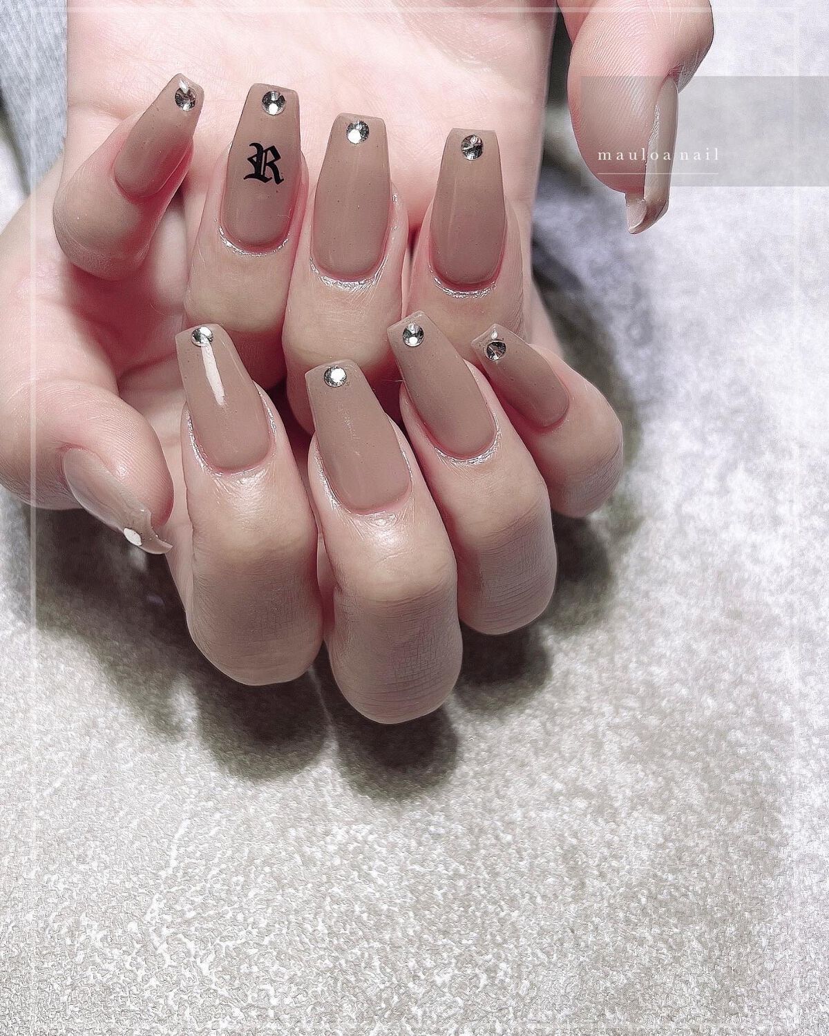 #ミラーアートネイル,#ネイル,#アートネイル,#オールドイングリッシュネイル,#春ネイル,#グレージュネイル,#ヌーディーネイル,#ピンクベージュネイル,#ミラーネイル,#手書きアートネイル,#ハートネイル,#パーツネイル,#ベージュネイル,#バレンタインネイル,#冬ネイル,#天王寺ネイルのネイルデザイン