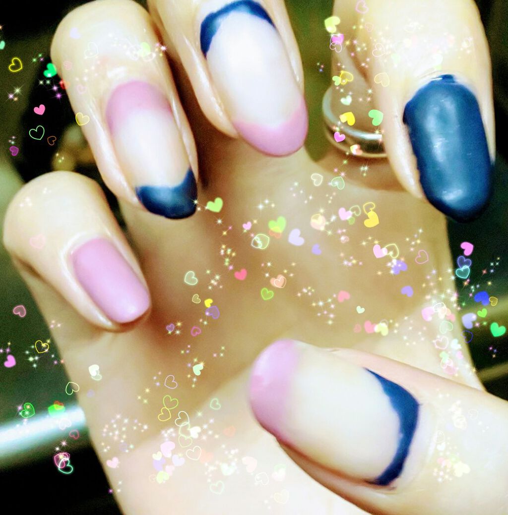 
セリアジェルネイル

ネイビー
ベイクドピンク
ミルキーベージュ
マットトップ

マットが可愛い( * ॑˘ ॑*  ) ⁾⁾
ベース＆トップコートをぬって硬化
ミルキーベージュをぬって硬化
で好きなようにピンクとネイビーでラインを書いて