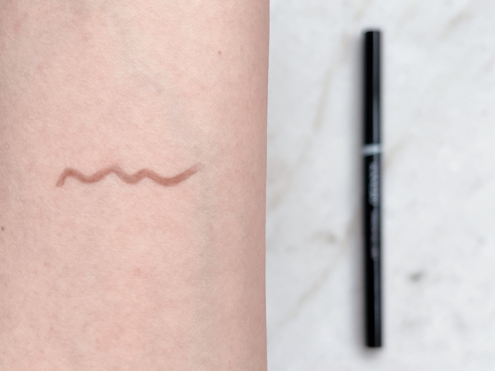 KANEBO シャドウジェルライナーのクチコミ「KANEBO
シャドウジェルライナー


影色を巧みに使いこなし、眼差しの印象を操作。


S.....」（2枚目）