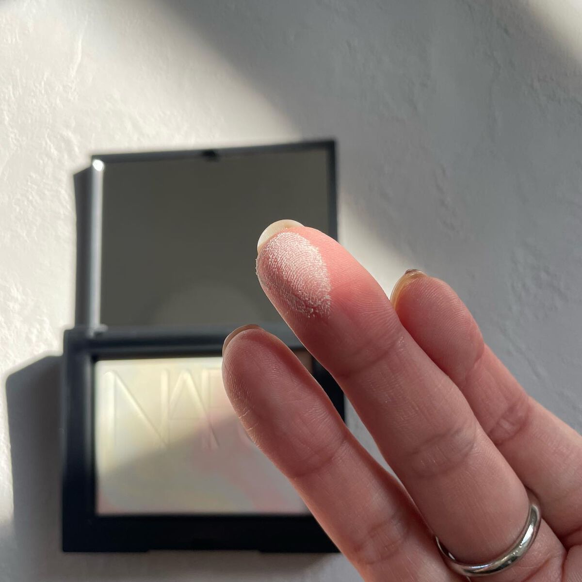 ライトリフレクティング プリズマティックパウダー/NARS/プレストパウダーを使ったクチコミ(3枚目)