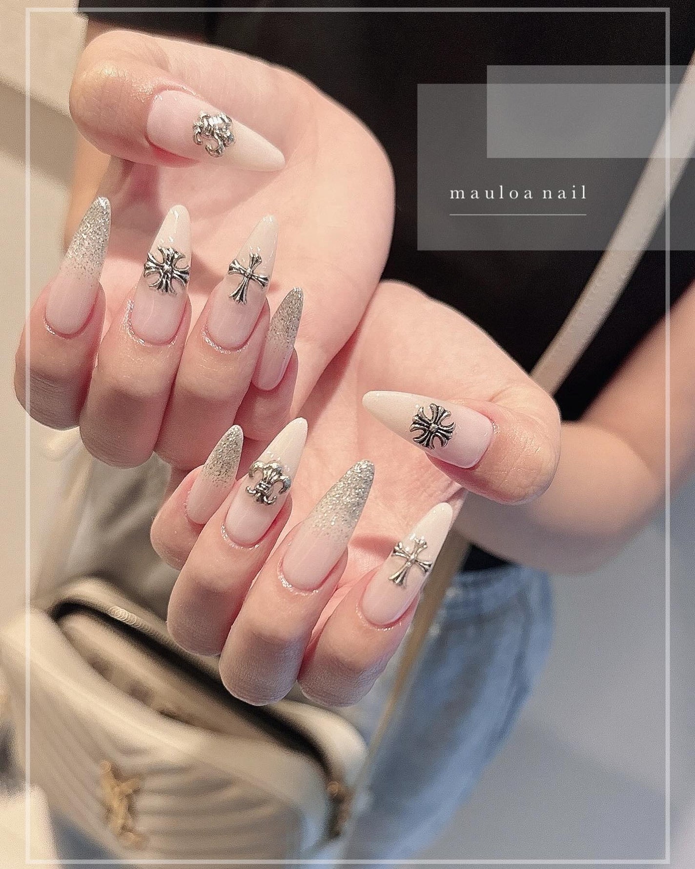 mauloa_nail on LIPS 「・ クロム🖤🩶いつもありがとうございます🥰・・ネイルやり方動画..」(1枚目)