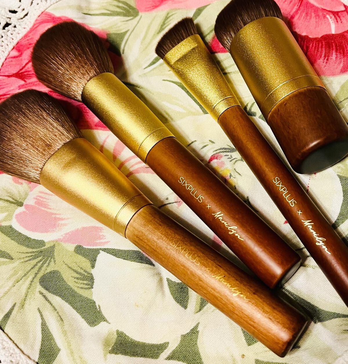 SIXPLUS X MARILYN 10本メイクアップブラシセット SIXPLUS x マリリン メイクブラシ 10本セット 選べる特典付 コラボ
