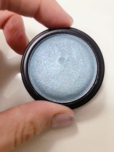 U R GLAM UR GLAM LUXE　SOFT EYESHADOWのクチコミ「UR GLAM LUXE　SOFT EYESHADOW
09 ペールブルー

発色薄いです

.....」（3枚目）