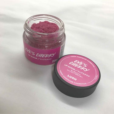 ・LUSH リップスクラブ

#EVE'S CHERRY

LUSHで大人気のリップスクラブ！
限定でチェリーとニンジンがでてる！香りはさくらんぼと桜？みたいな感じでまさに春！🌸
これは買うしか…

唇