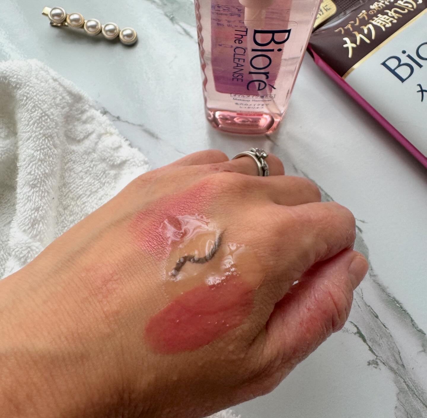 ビオレ ビオレ ザクレンズオイルメイク落とし モイストのクチコミ「ビオレ ザクレンズオイルメイク落とし モイスト🩷

つけるだけでメイクが瞬浮き🪿🫧
こすらずに.....」（3枚目）