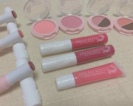 パウダーアイシャドウ ブルーミングキティ/DAISO/アイシャドウパレットを使ったクチコミ(1枚目)