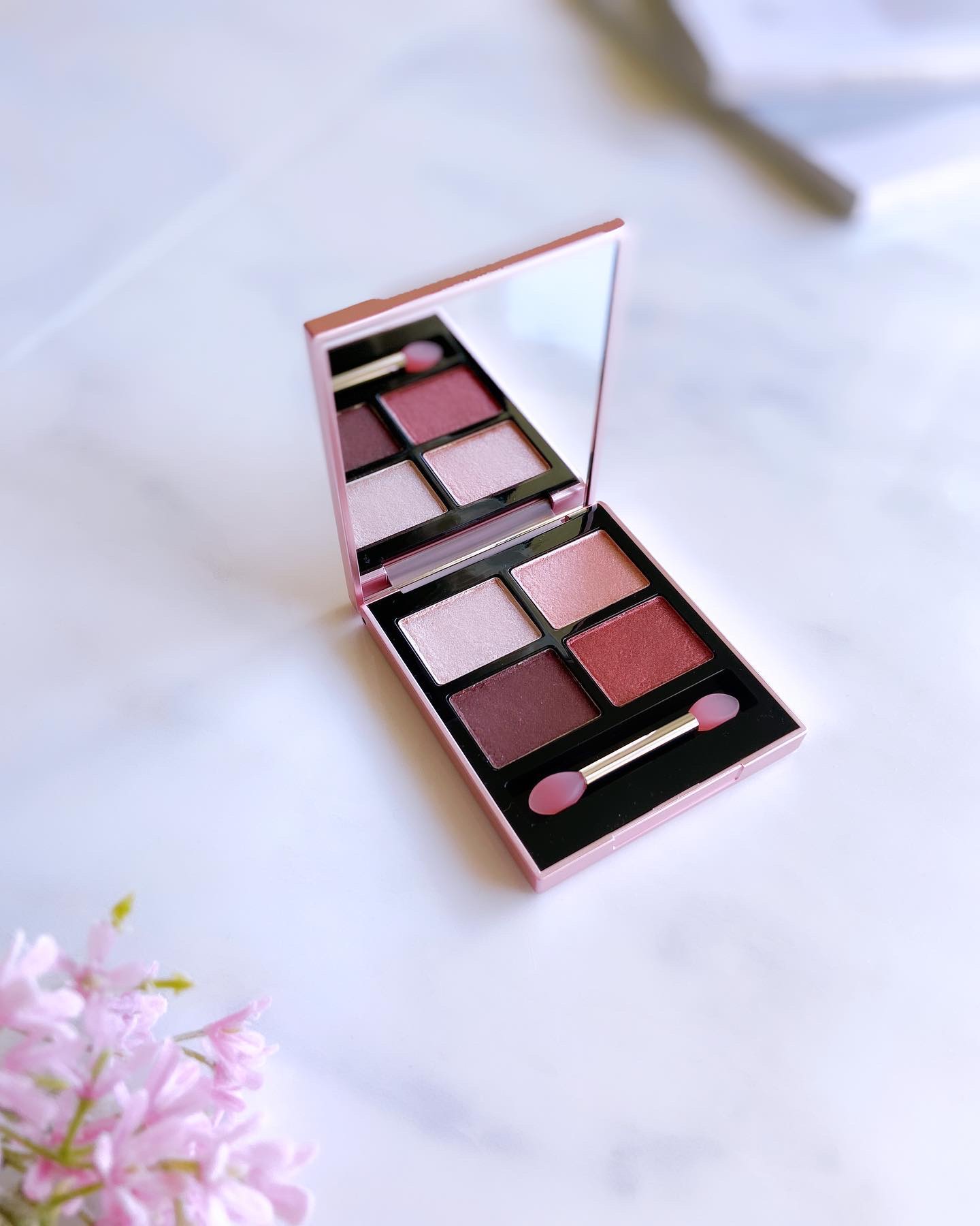 𓂃◌𓈒𓐍 
　
　　　　　　　ILM 
┈┈┈┈┈┈┈┈┈┈┈┈┈┈┈┈┈ 
　　スフレアイシャドウパレット　
　　　　　First Dream 
　　　　　　2,530円　
┈┈┈┈┈┈┈┈┈┈┈┈┈┈┈┈┈ 

　
12月27日先