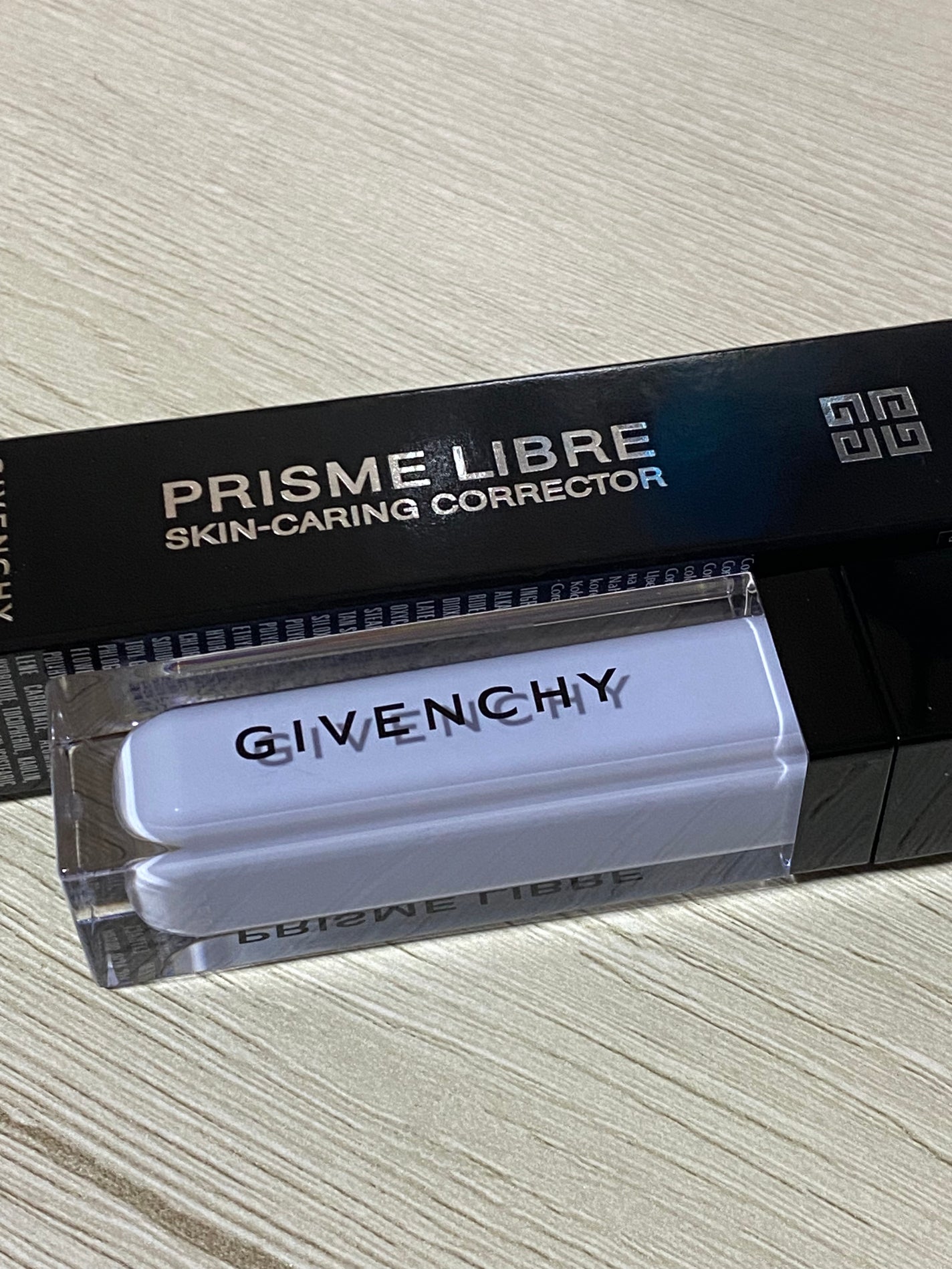 プリズム・リーブル・スキンケアリング・コレクター/GIVENCHY/化粧下地を使ったクチコミ(1枚目)