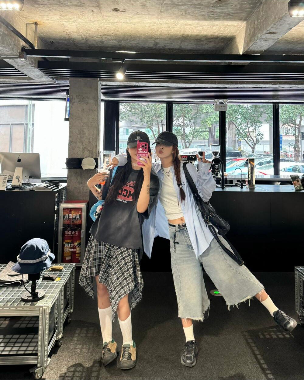 ひとみ on LIPS 「友達と会うのが楽しみです#コーデ#韓国ファッション#韓国雑貨#..」(2枚目)