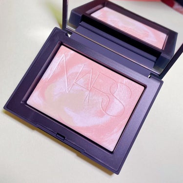 NARS
ライトリフレクティング プリズマティックパウダー

ずっと大人気なリフ粉から今年もマーブルリフ粉が発売👏🏻
通常verは持ってるけど何気にマーブルは初めて

サラッとした使い心地は変わらないの