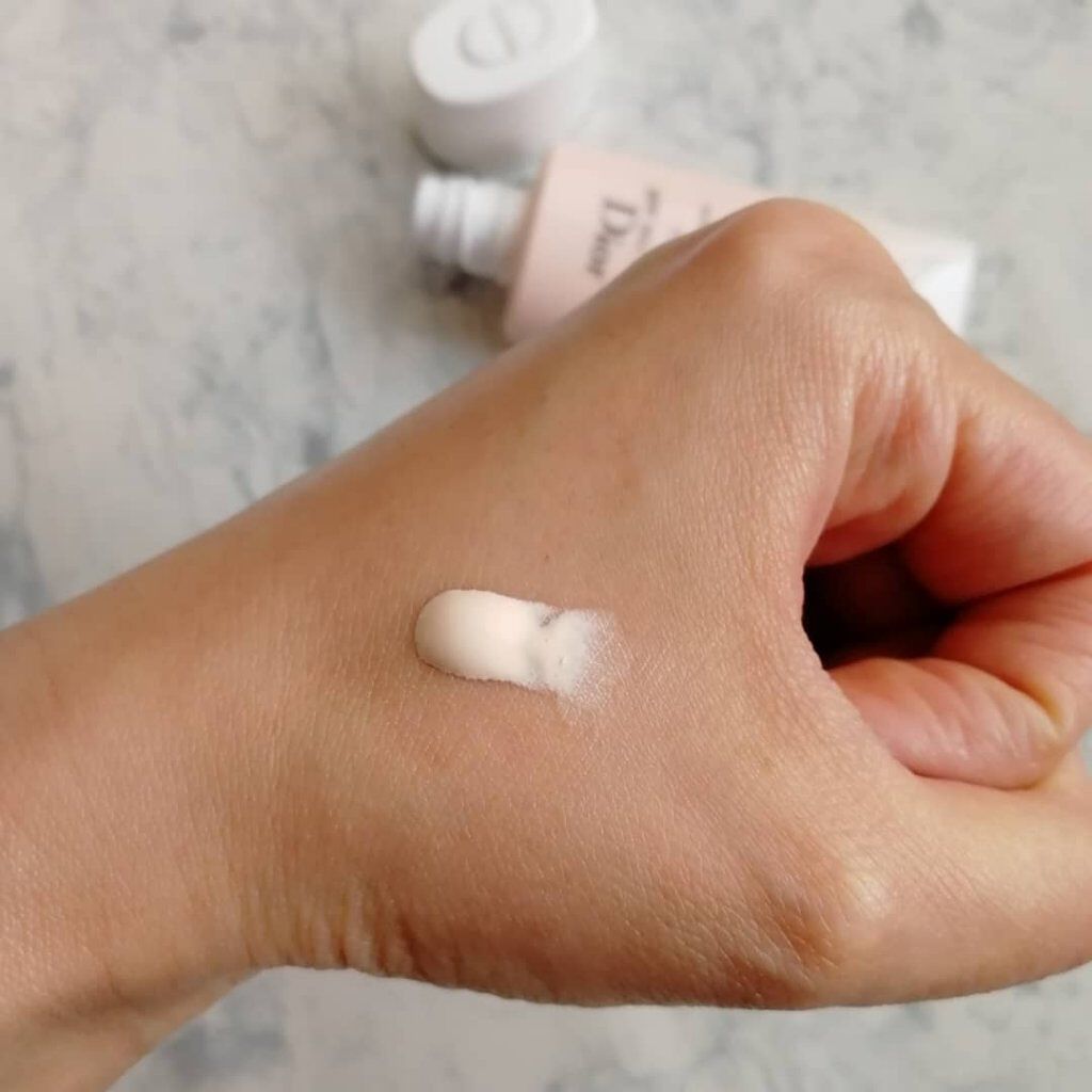 【旧】スノー UVシールド トーンアップ 50+/Dior/日焼け止めミルクを使ったクチコミ(4枚目)