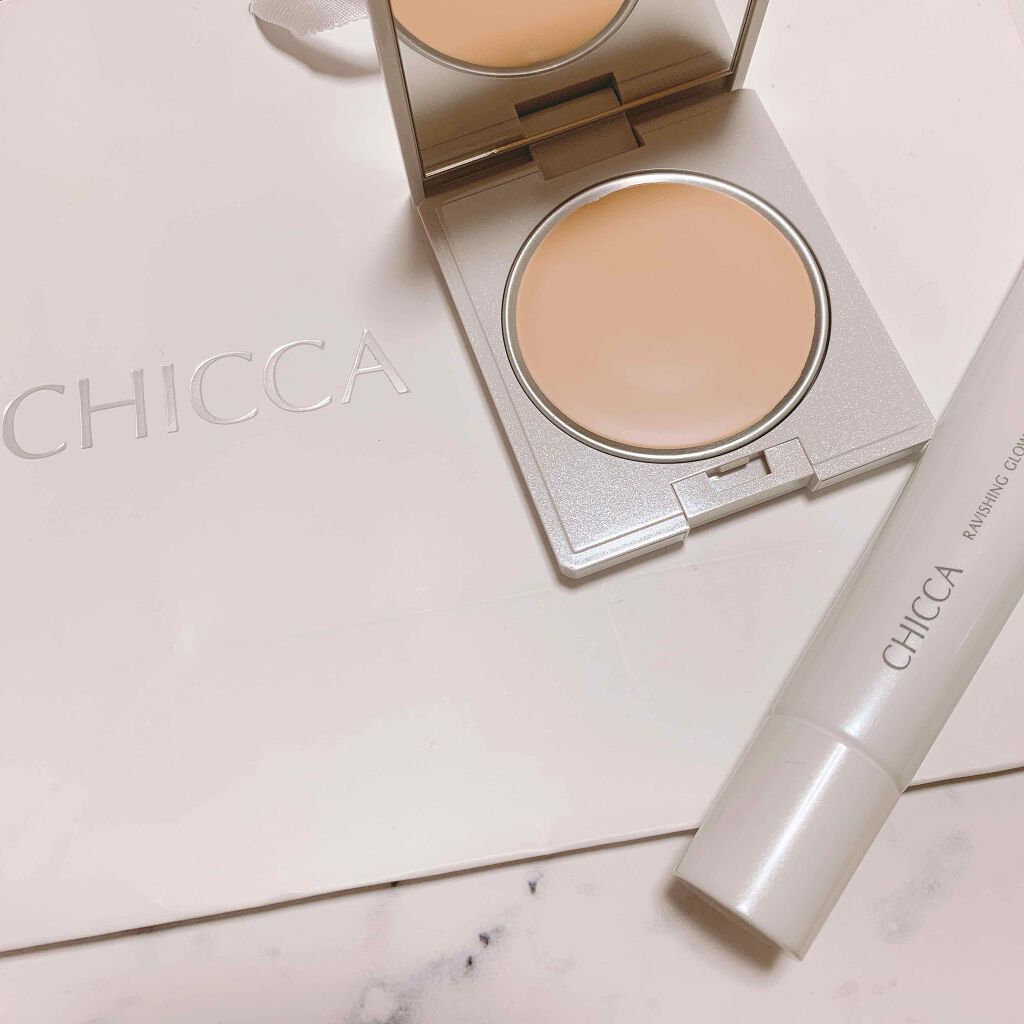 CHICCA ラヴィッシンググロウ メイクアップベース シマーのクチコミ「ファンデーションと一緒に購入しました。

ライン使いしているので使用感に
問題もなく乾燥もきに.....」（1枚目）