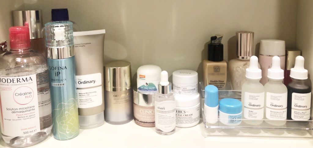 スキンケア収納
スキンケア、基礎化粧品の収納

最近、増えてきてぐちゃぐちゃになっていて使いにくかったのを、整理整頓！

洗面台の一段目に❤️

メイク落とし、導入化粧水、化粧水、美容液、クリーム等と、下地やファンデーションまで、ここを開け