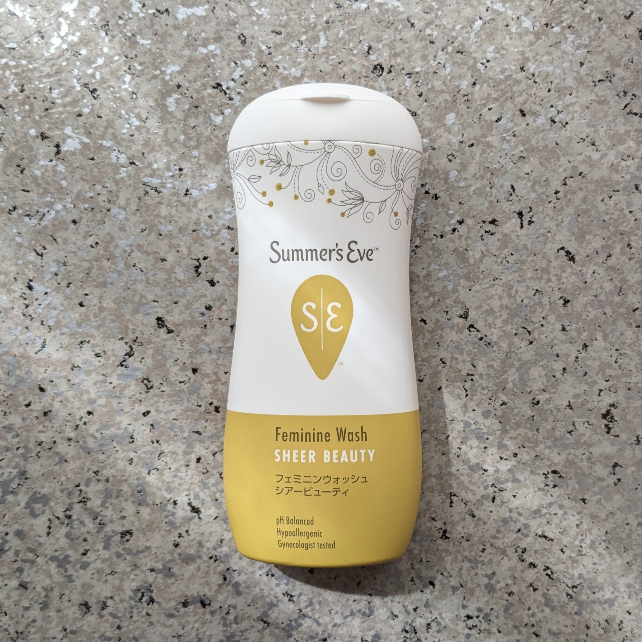 ☑ Summer's Eve
Feminine Wash Sheer Beauty 237ml
ホワイトフローラルの香り

ドラックストアやバラエティショップなどでもよく見かける
サマーズイブのデリケートゾーン専用ソープ

たくさん種類があ