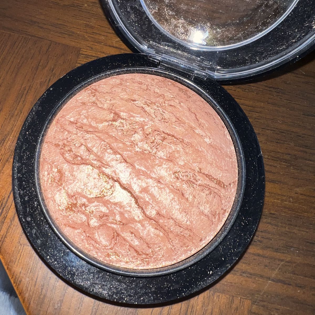 M·A·C ミネラライズ スキンフィニッシュ チーキー ブロンズ/M・A・C/パウダーハイライトを使ったクチコミ（2枚目）