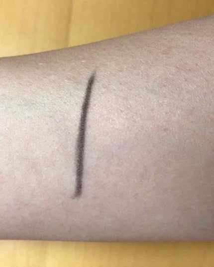 DAISO エルファー アイライナーペンシルのクチコミ「ダイソーのエルファーアイライナーペンシルです。
色展開はブラック・ブラウンの2色展開となって.....」(2枚目)