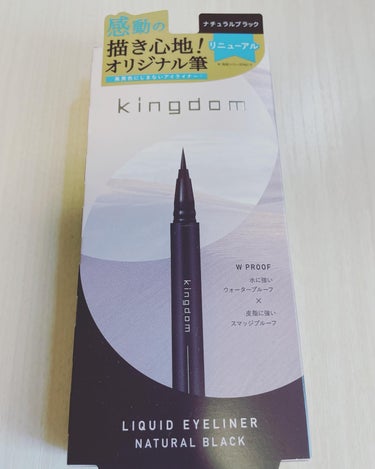 株式会社　黒龍堂
キングダム　リキッドアイライナーR1

新色3色登場して2023/2/1にリニューアル
発売され、以前よりも描きやすさ、機能性、
パッケージデザインにごだわって作られました☺︎

ナチュラルブラック、ディープブラウン、
オレンジブラウン、ルージュブラウン、
アッシュグレーの５色展開で今回はナチュラル
ブラックを使っています♩

細い線も太い線を自由自在に描きやすくて、
強すぎないナチュラルな色合いも良かったです。
よれないですし、1日中メイクをしていても
アイラインの滲みも気にならなかったです♡
他のカラーを使ってみたくなりました。

 #新入りコスメ本音レポ の画像 その2