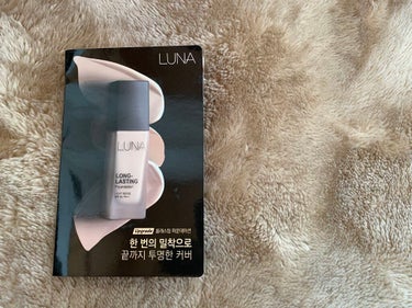 LUNA　ロングラスティングファンデーション

LUNAのコンシーラーを購入したときに
おまけでサンプルが付いてました✌️

使用感は軽めのファンデーションで
カバー力もあります！
ヨレ方はそこまで汚く