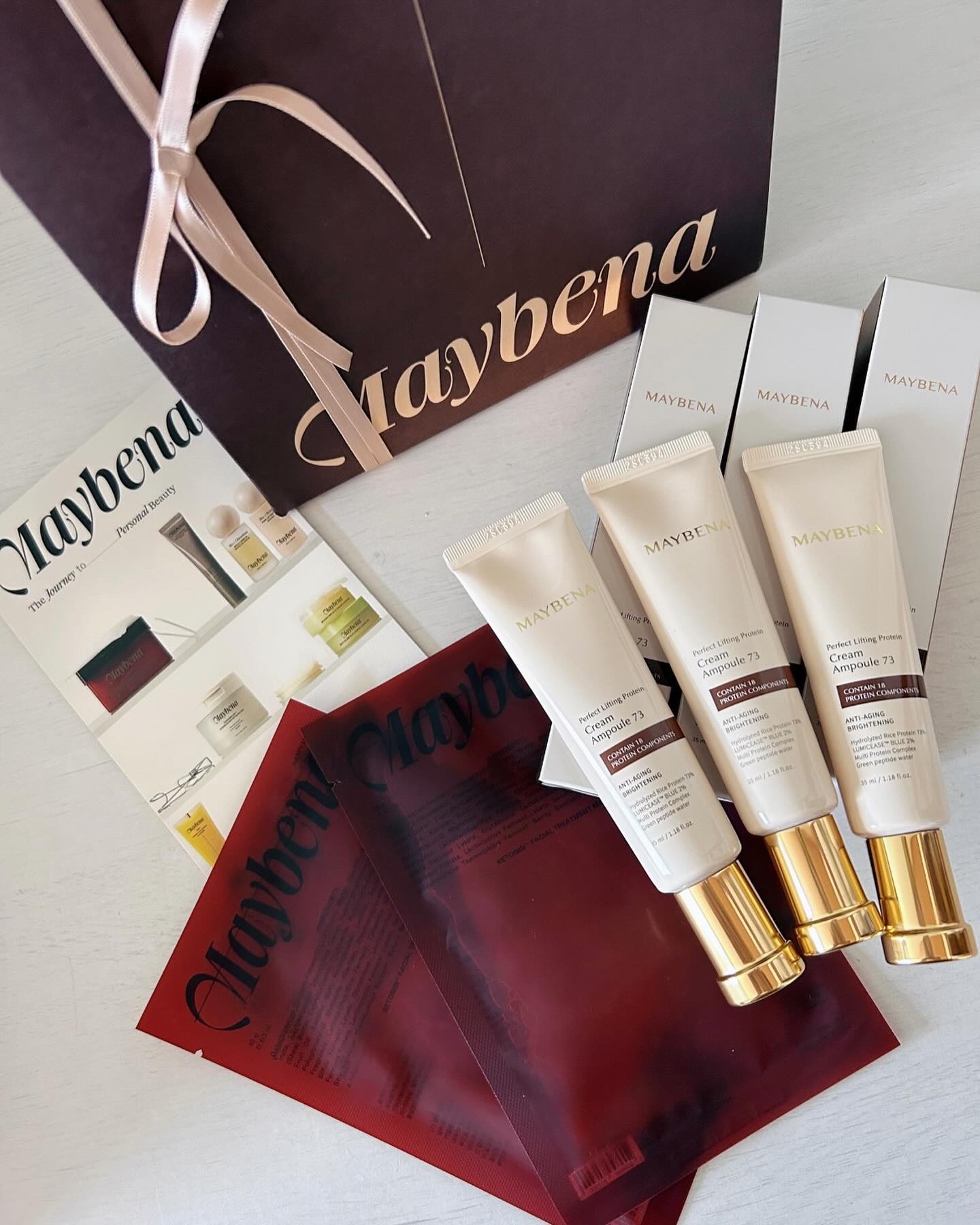 【 MAYBENA 】メイベナの可愛いギフトセット🎁✨

✨メイベナ73%タンパク質シワクリームギフトセット✨

クリーム3本+レトニンパック2枚が入ってます。素敵なパッケージがほんとにギフト向き💝

クリームは夏に崩れるお肌のタンパク