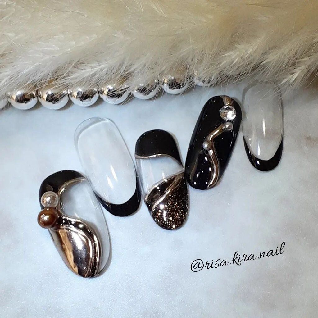 r.kira.nail on LIPS 「ミラー動画の5本セットはこちら🤗🤍・・・・#ネイル#ネイルアー..」(1枚目)