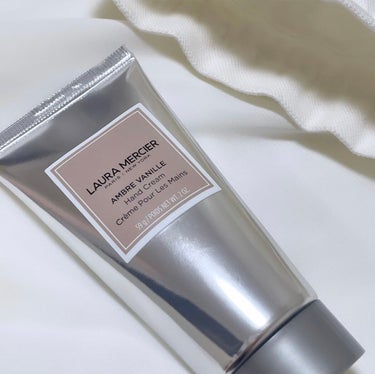 "人類モテ…♡"の香りの

LAURA MERCIER
ハンドクリーム アンバーバニラ 30g

甘過ぎず大人っぽいバニラの香り✴︎

ハンドクリームとしても
テクスチャーがサラッとしているので
練り香