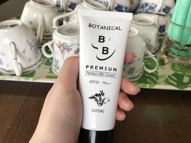 ボタニカルBBクリーム SATORIの商品です。

私がこの商品で一番好きなところは、香りです。
これはBBクリームですが、化粧水のような香りがするので、化粧をしながらお肌のお手入れをしている感じ