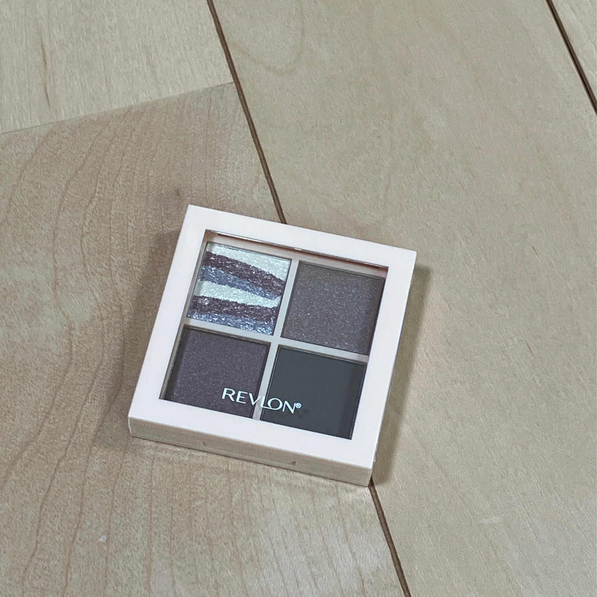 レブロン ダズル アイシャドウ クアッド 005 ダスティ モーヴ/REVLON/アイシャドウパレットを使ったクチコミ（1枚目）