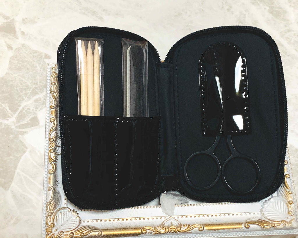 CHANEL ネイルケアキットのクチコミ「
CHANEL
ネイル ケア キット



こちらはCHANELから、
プレゼントして頂いた非.....」（2枚目）