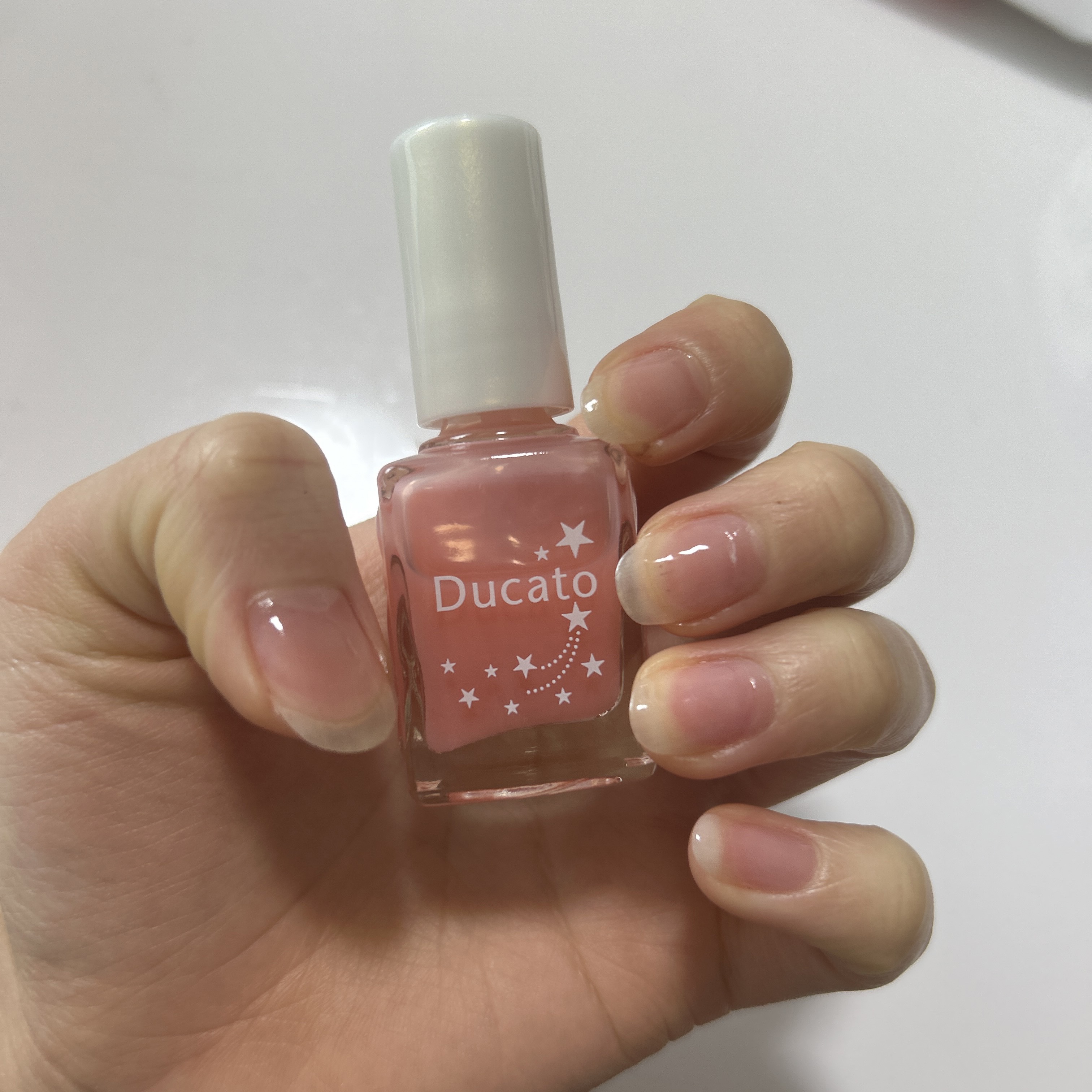 グロッシーネイルカラー A 01 ミルキーピンク/デュカート/マニキュアを使ったクチコミ（1枚目）